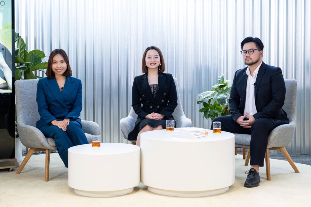 Từ trái qua phải: Host Trần Minh Nguyệt, khách mời Vũ Thị Thu Quỳnh, Phạm Nhật Thành tại DxTalks mùa 2 tập 5. Ảnh: FPT Digital