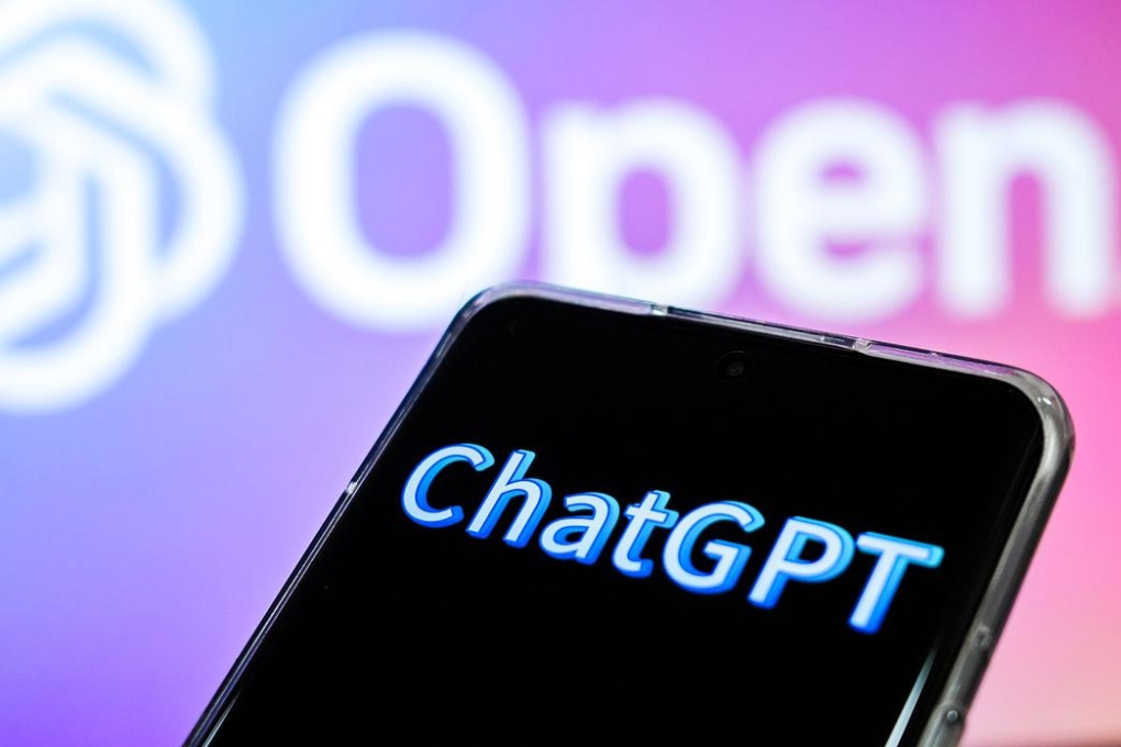 Dòng chữ ChatGPT hiển thị trên một mẫu smartphone Android. Ảnh: PB