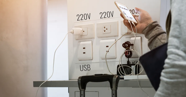 Sạc iPhone tại nơi công cộng: Nguy cơ bảo mật hay nỗi lo bị thổi phồng?