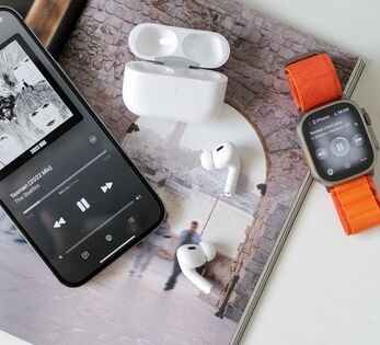 Apple chính thức “mở khoá” 2 tính năng này cho người dùng AirPods và Watch tại Việt Nam