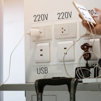 Sạc iPhone tại nơi công cộng: Nguy cơ bảo mật hay nỗi lo bị thổi phồng?