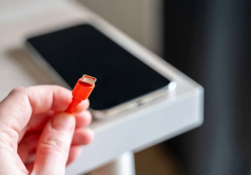 Cách xử lý nhanh khi điện thoại sạc pin chậm hoặc không vào điện