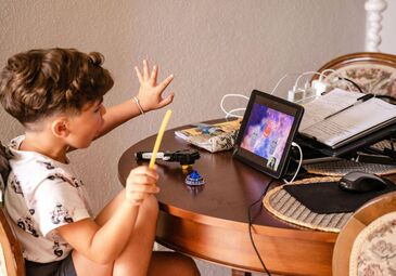Trẻ em và mạng xã hội: Xu hướng kiểm soát đang lan rộng trên thế giới và tại Việt Nam