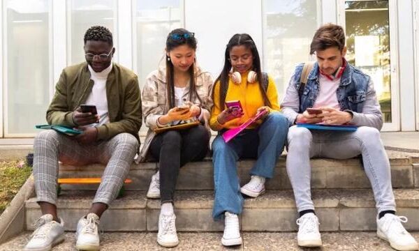 Khám phá phong cách dùng công nghệ của gen z