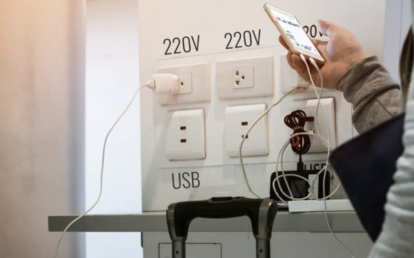 Sạc iPhone tại nơi công cộng: Nguy cơ bảo mật hay nỗi lo bị thổi phồng?