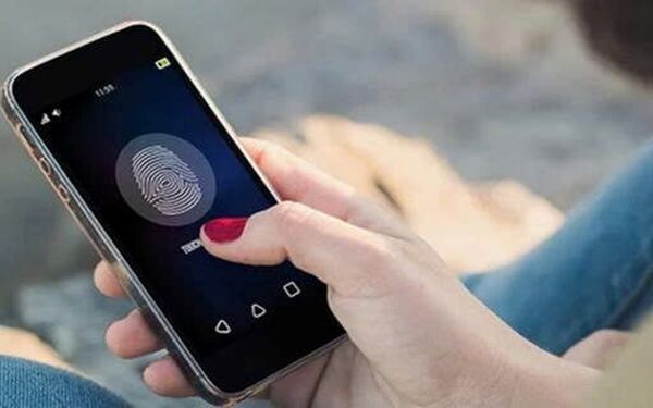 Tại sao không nên dùng vân tay mở khóa điện thoại?