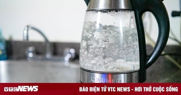 Ống thoát nước bị tắc, có nên xả bằng nước nóng?