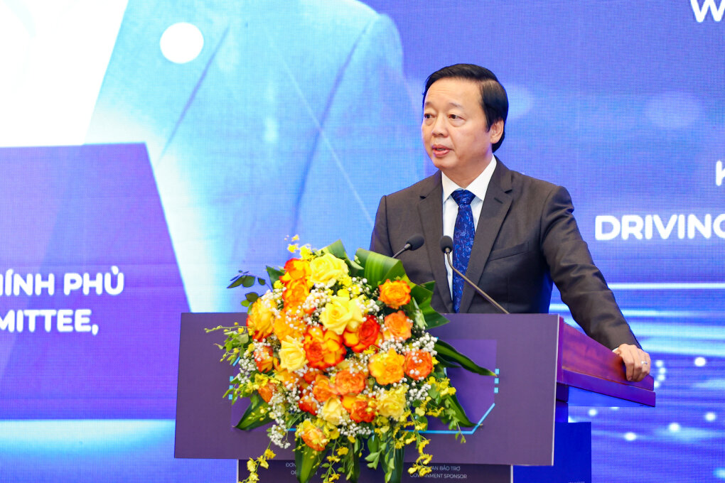 Phó Thủ tướng Trần Hồng Hà phát biểu tại DX Summit 2023 sáng 24/5. Ảnh: Minh Sơn