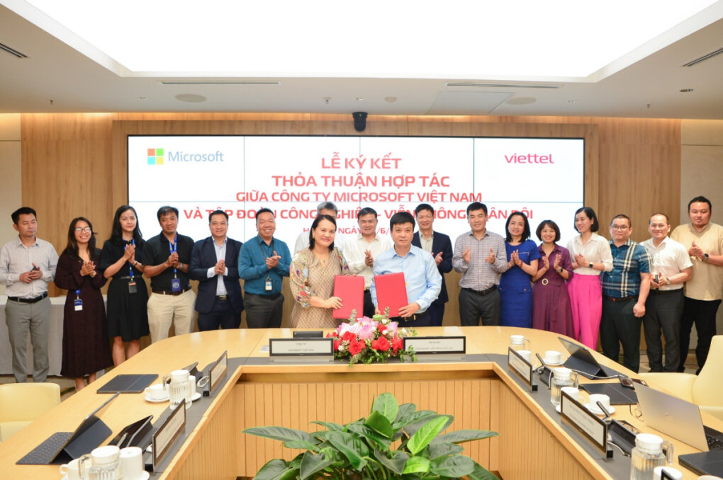 Viettel và Microsoft ký thỏa thuận hợp tác. Ảnh: Nguyễn Hòa