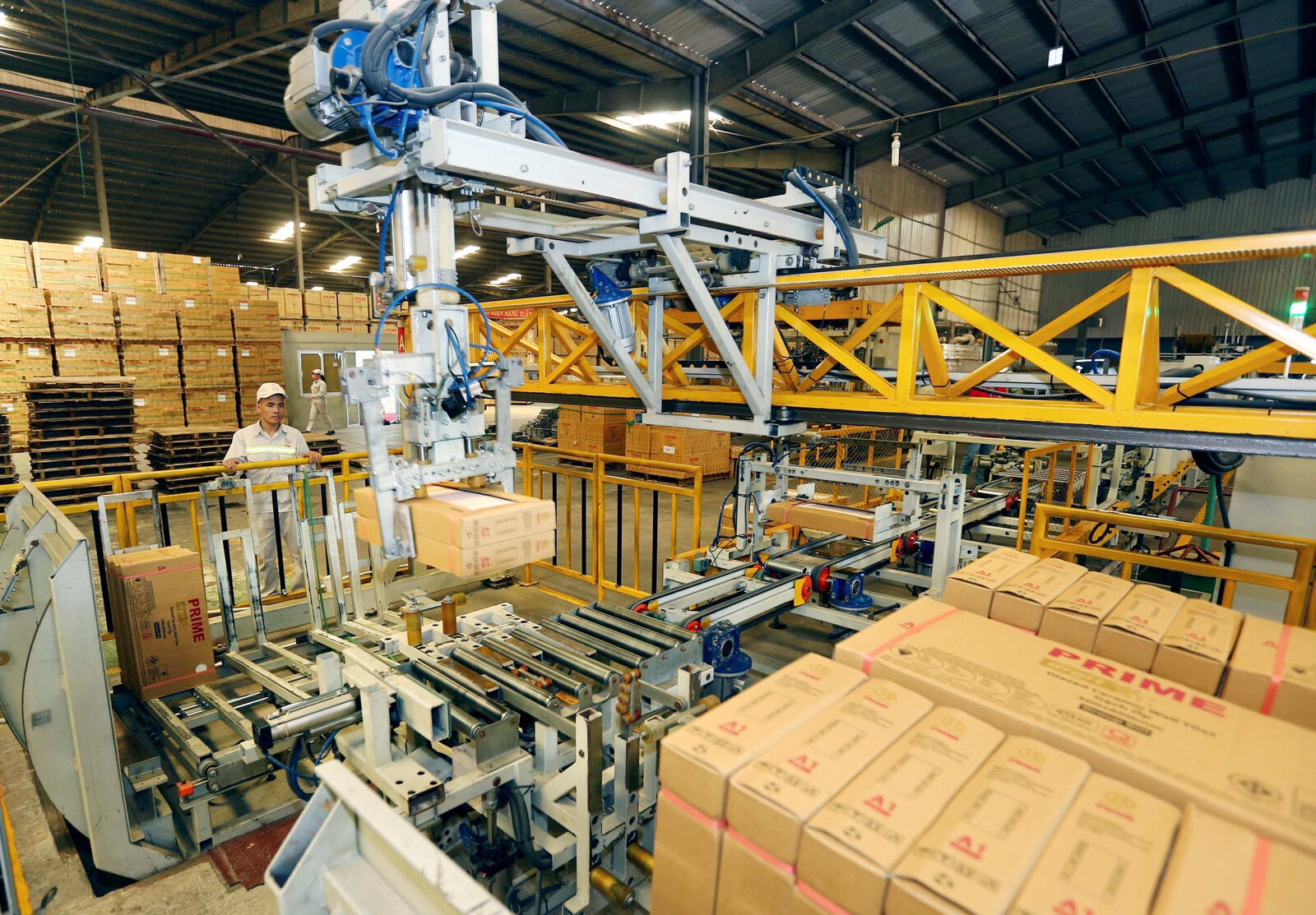 Công ty cổ phần Prime - Đại Việt chú trọng hiện đại hóa ứng dụng công nghệ 4.0 trong sản xuất_Ảnh: TTXVN