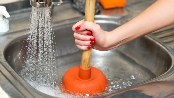 Ống thoát nước bị tắc, có nên xả bằng nước nóng?- Ảnh 4.
